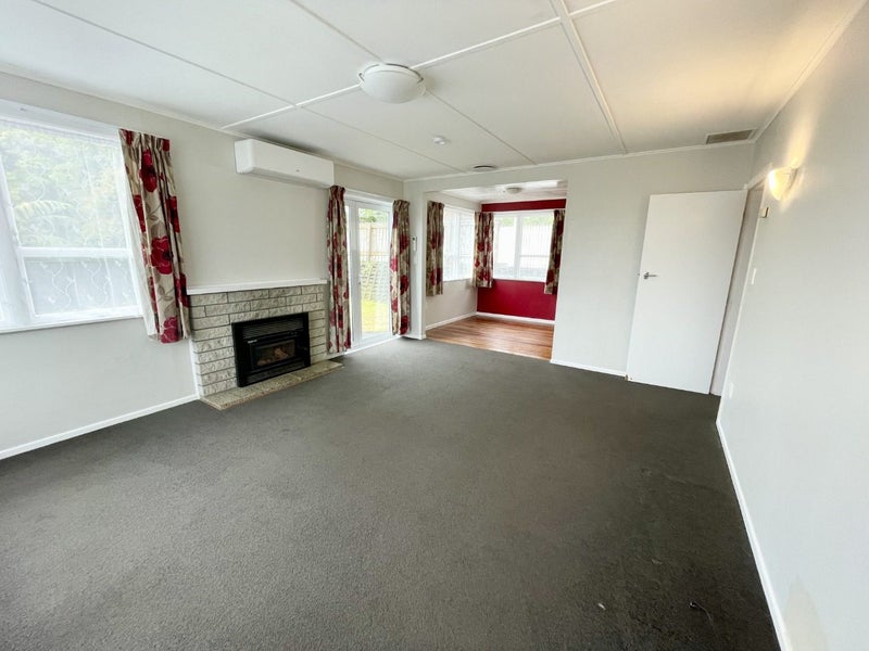 65 Beazley Avenue, Paparangi, Wellington - Carousel 2