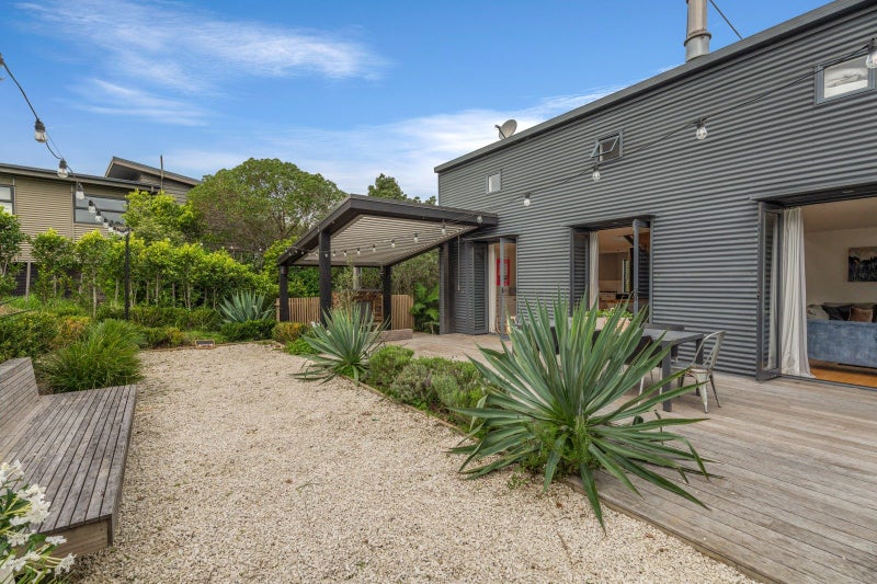 2 Te Makiri Road, Onetangi, Waiheke Island - Carousel 2