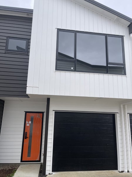 17B Kemble Close, Mangere, Auckland - Carousel 1