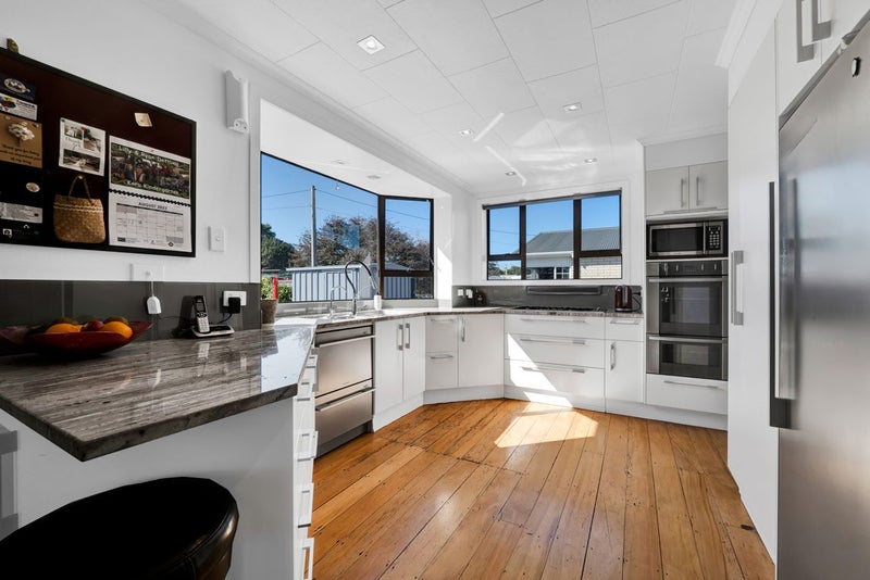 4 Henui Street, Strandon, New Plymouth - Carousel 2