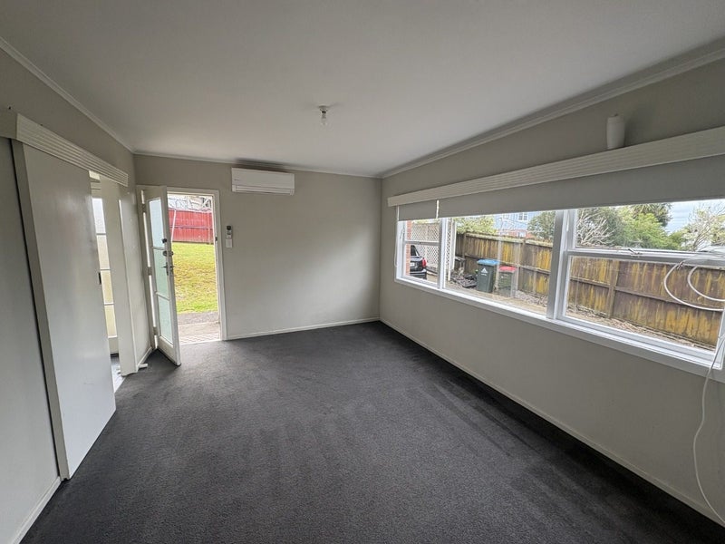 2/12 Strong Street, St Johns, Auckland - Carousel 1