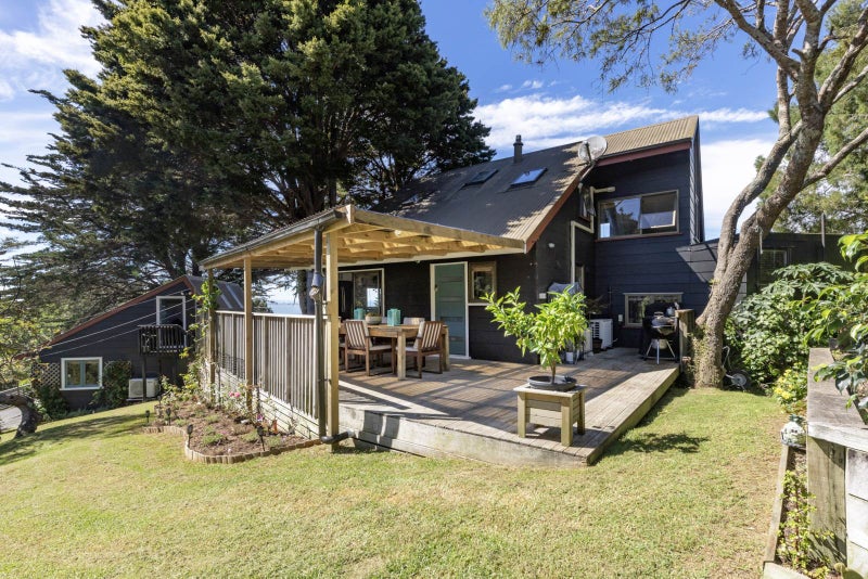 3 Laingholm Drive, Laingholm, Auckland - Carousel 1