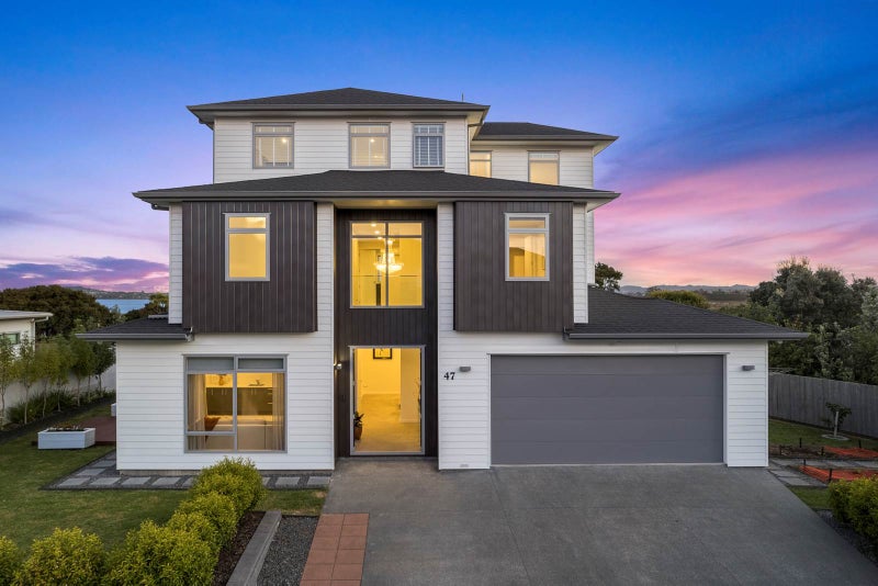 47 Harbour View Road, Te Atatu Peninsula, Auckland - Carousel 1
