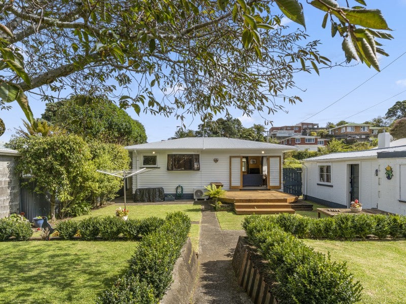 81 Bayly Road, Blagdon, New Plymouth - Carousel 1