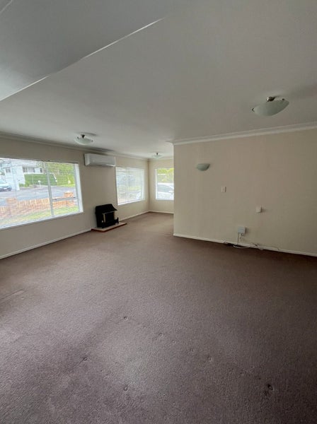2/1 Sylvan Park Avenue, Milford, Auckland - Carousel 2