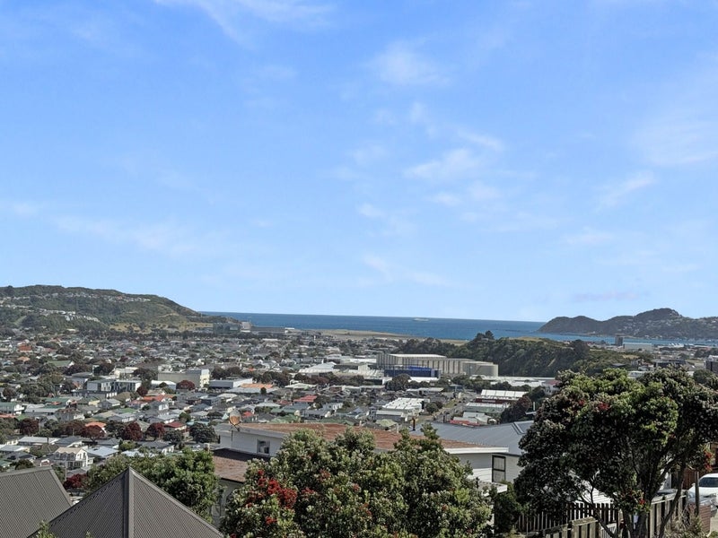 6/32 Akaroa Drive, Maupuia, Wellington - Carousel 2