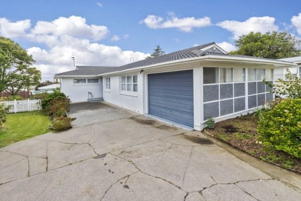 13 Paulange Place, Pakuranga Heights, Auckland - Carousel 1