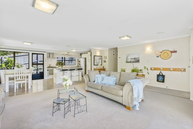 31 Luplau Crescent, Cockle Bay, Auckland - Carousel 2