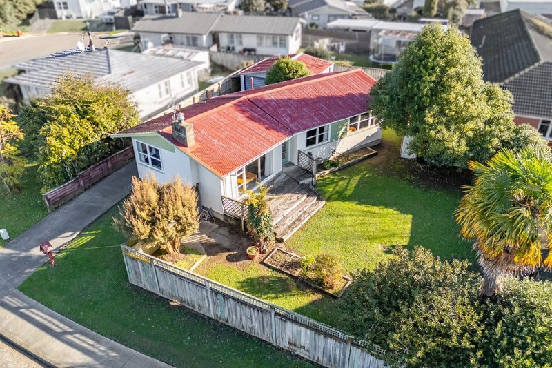 34 Mountbatten Grove, Clouston Park, Upper Hutt - Carousel 1