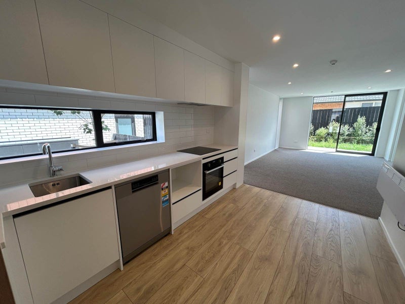 1/12 Treasure Lane, TE ATATU SOUTH, AUCKLAND - Carousel 2