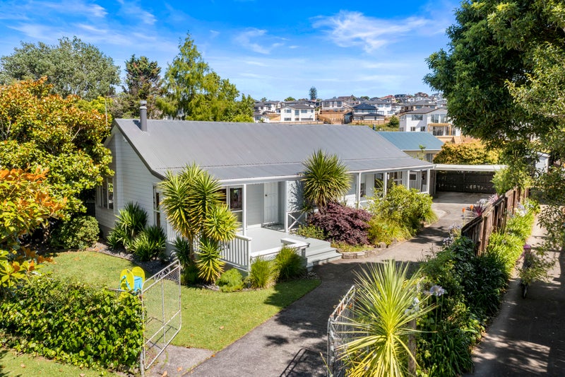 11 Macrocarpa Place, Ranui, Auckland - Carousel 1