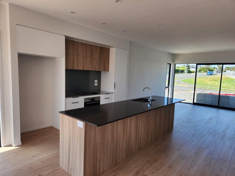 42 Kahawairahi Drive, Beachlands, Auckland - Carousel 2