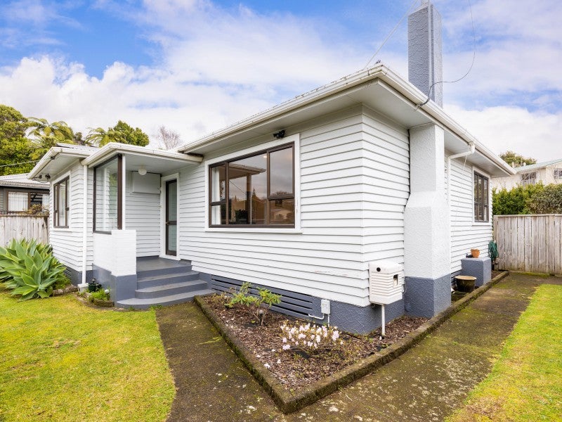 32 Awanui Street, Merrilands, New Plymouth - Carousel 1