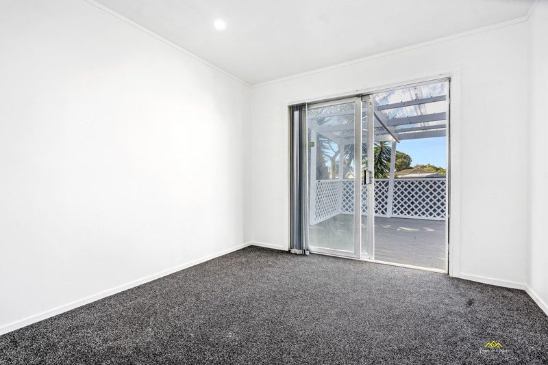 12 Serrano Place, Clover Park, Auckland - Carousel 24