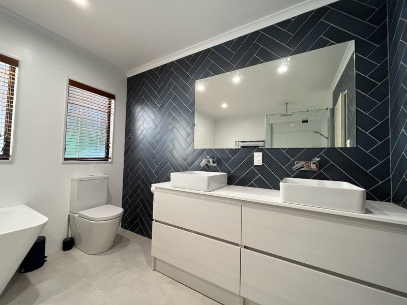 18 Pendennis Point, Camborne, Porirua - Carousel 1