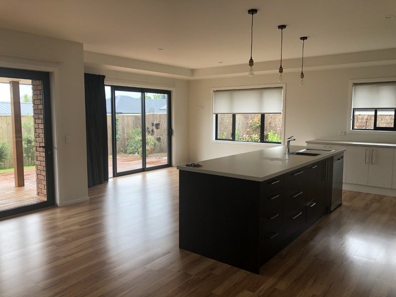 20 Cupola Crescent, Richmond, Richmond - Carousel 1