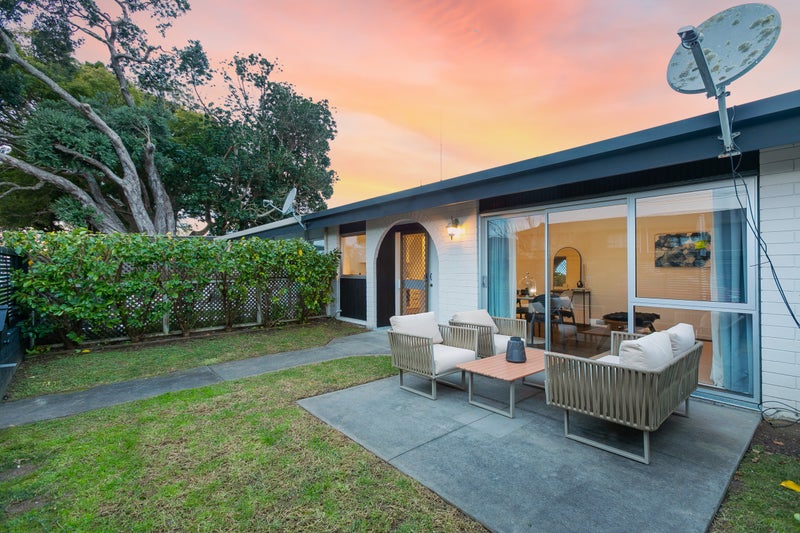 2/303 Point Chevalier Road, Point Chevalier, Auckland - Carousel 1