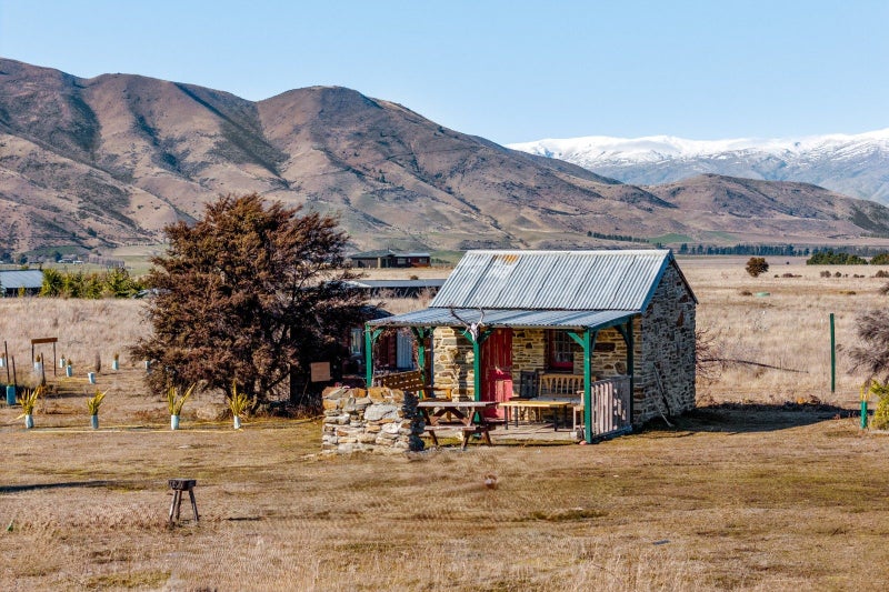 41 Totara Place, Queensberry - Carousel 1