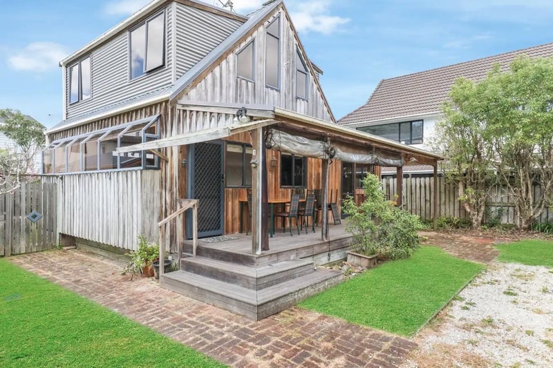 1 The Esplanade, Eastern Beach, Auckland - Carousel 10