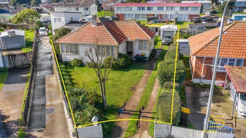 32 Waipapa Crescent, Otara, Auckland - Carousel 1