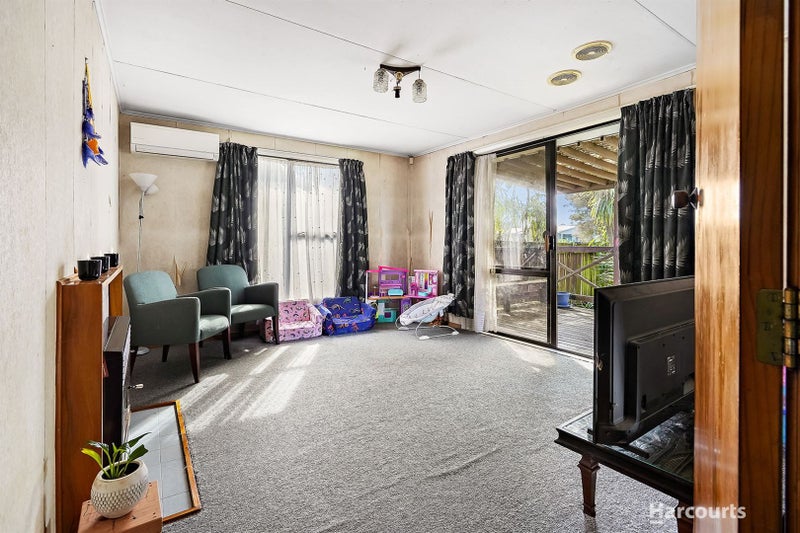 42 Lavinia Crescent, Mangere East, Auckland - Carousel 2