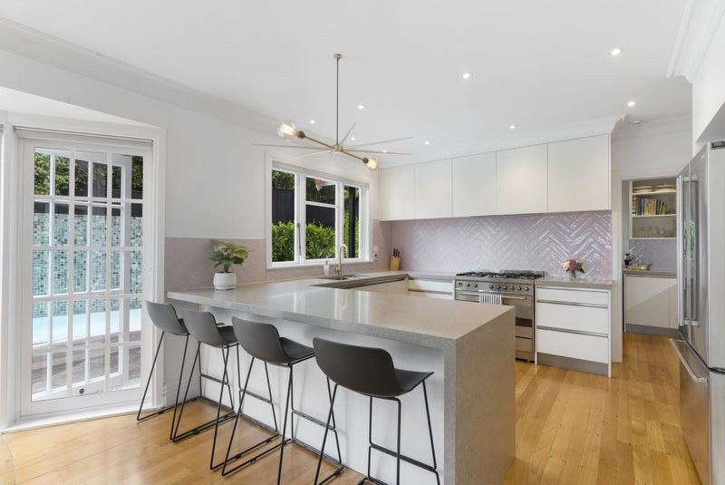 16 Fenton Terrace, Cockle Bay, Auckland - Carousel 2