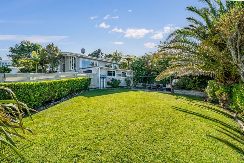 242 Dowse Drive, Maungaraki, Lower Hutt - Carousel 1