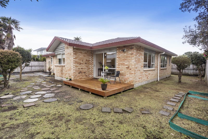 19C Beach Road, Te Atatu Peninsula, Auckland - Carousel 2