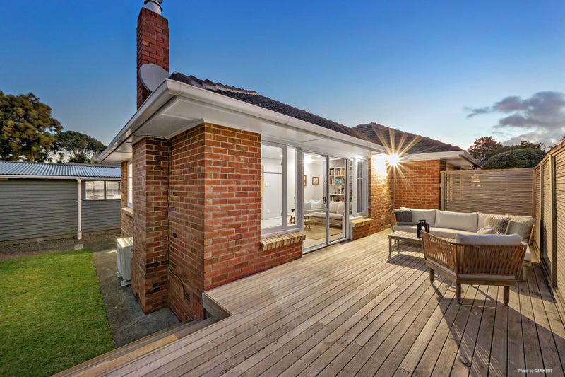 15A Ward Crescent, Te Atatu Peninsula, Auckland - Carousel 1