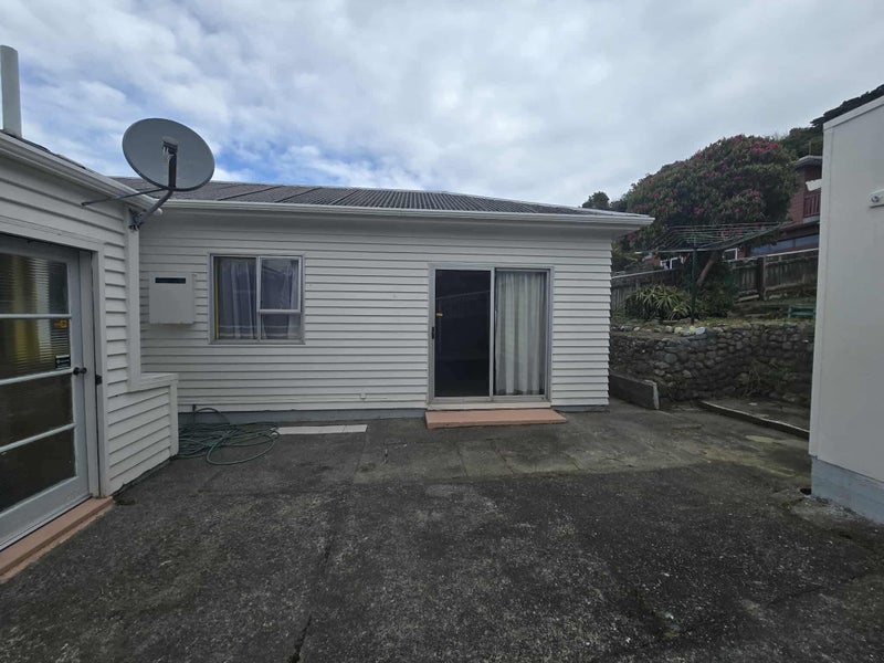 8 Phillip Street, Johnsonville, Wellington - Carousel 1