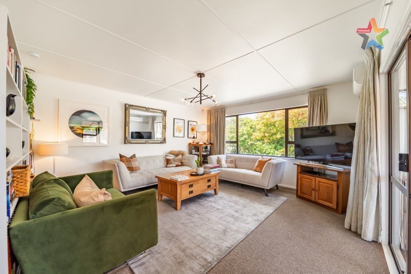 3 Karamu Crescent, Wainuiomata, Lower Hutt - Carousel 2