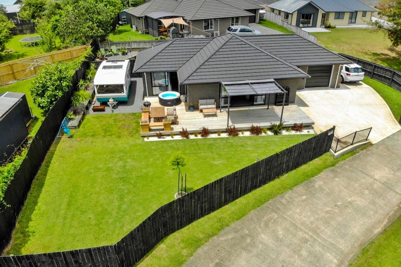 1 Cedar Place, Tikipunga, Whangarei - Carousel 1