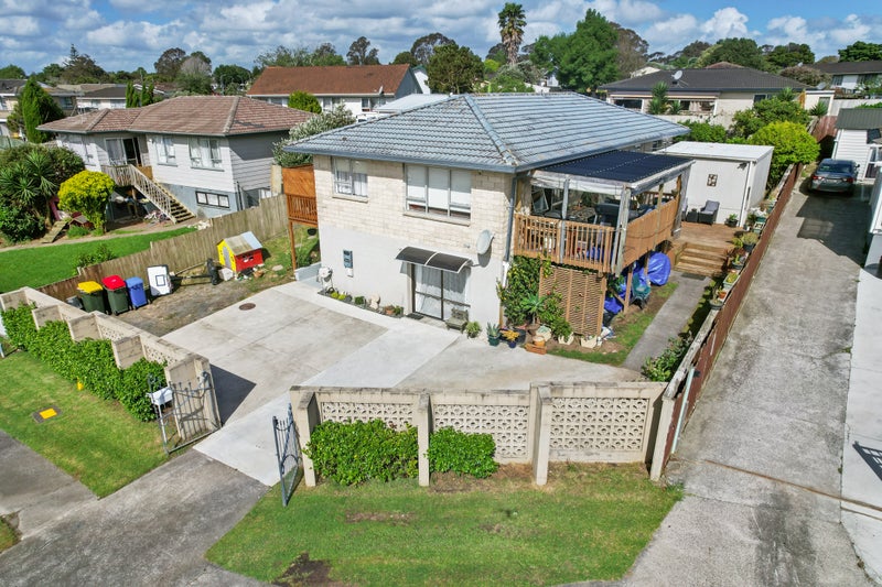 4 Iris Place, Clendon Park, Auckland - Carousel 1