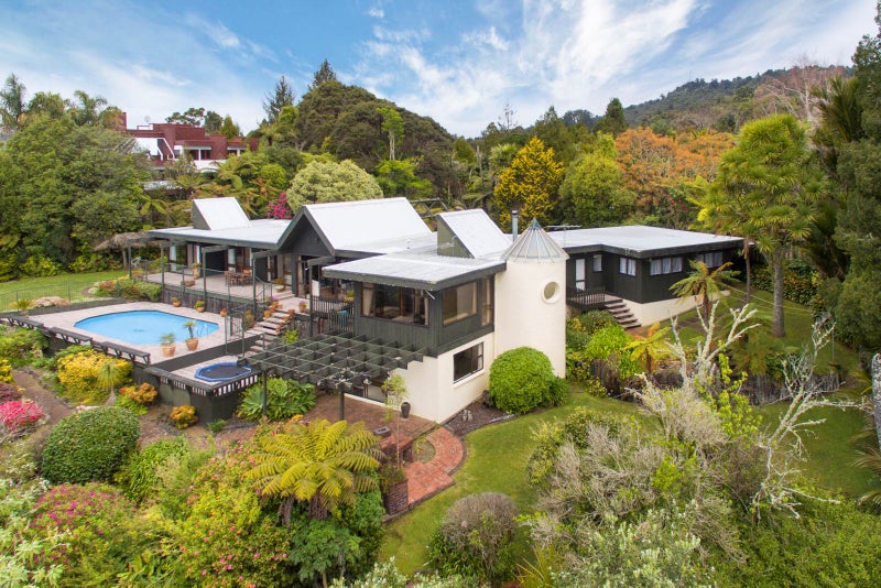 10 Atarua Gardens, Waiatarua, Auckland - Carousel 1