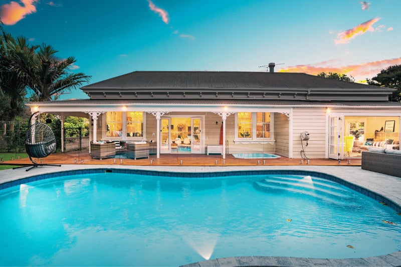 9 Olwyn Place, Greenhithe, Auckland - Carousel 1