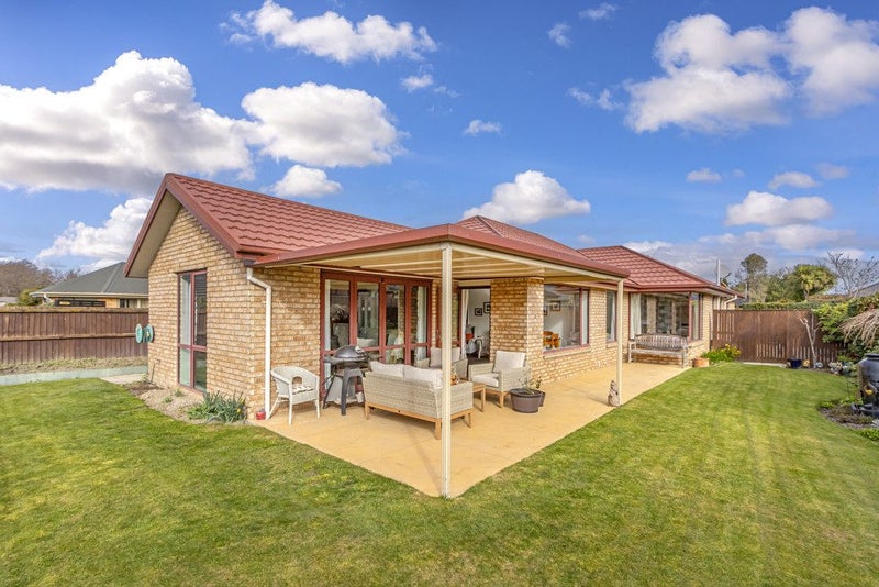 7 Cassinia Gardens, Aidanfield, Christchurch - Carousel 1