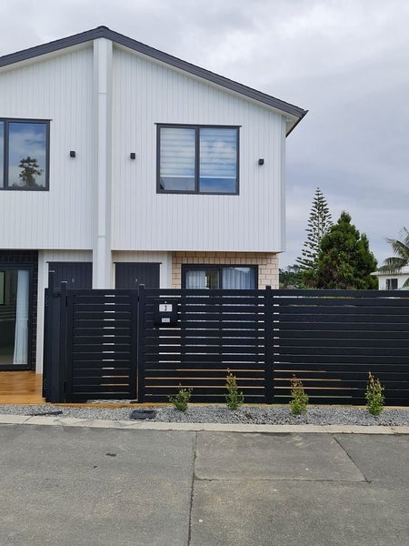 3/532 Glenfield Road, Glenfield, Auckland - Carousel 1