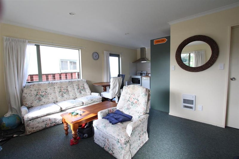 16 Oxford Street, Fairfield, Hamilton - Carousel 2