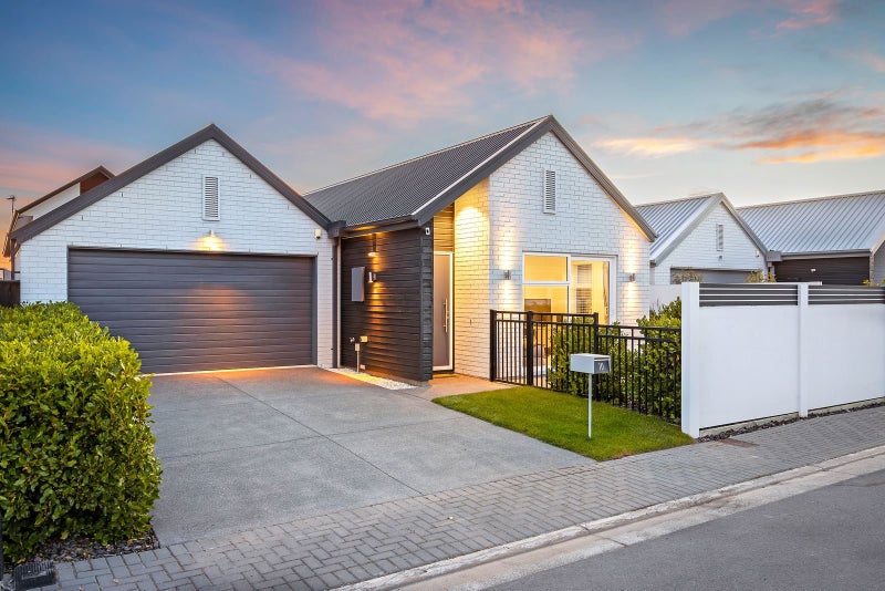 10 Faversham Lane, Casebrook, Christchurch - Carousel 2