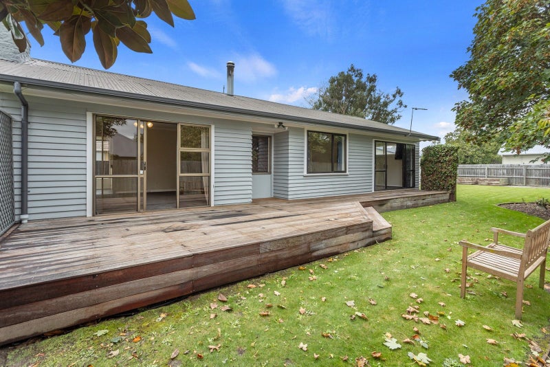 6 Vancouver Crescent, Wainoni, Christchurch - Carousel 1
