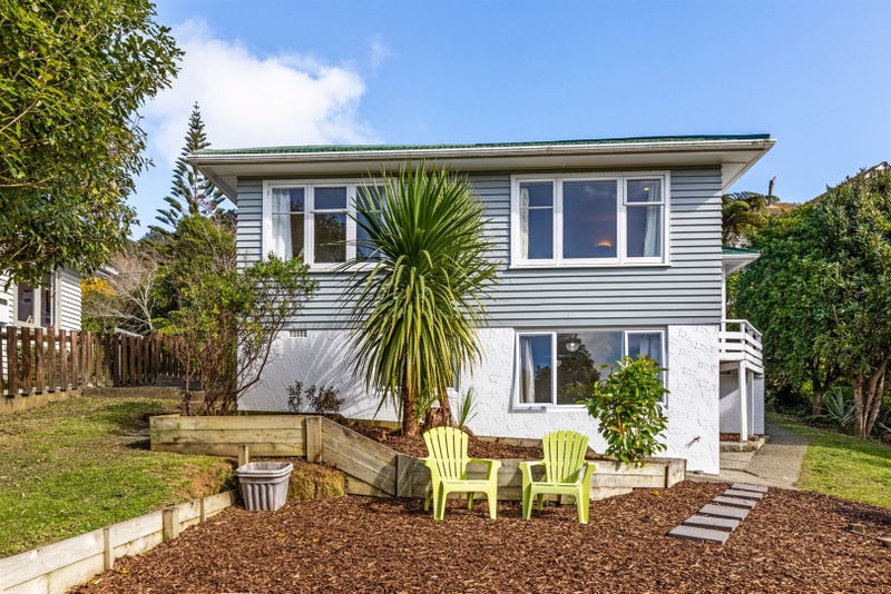 17 Chester Road, Tawa, Wellington - Carousel 1