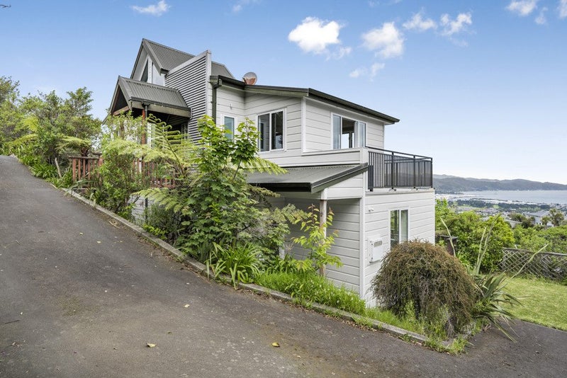 7 Poto Road, Normandale, Lower Hutt - Carousel 1