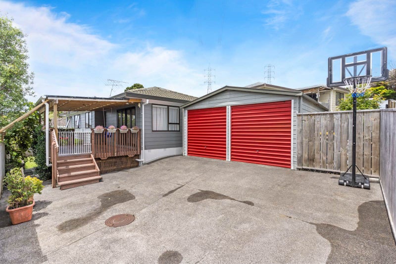 97 Keegan Drive, Massey, Auckland - Carousel 1