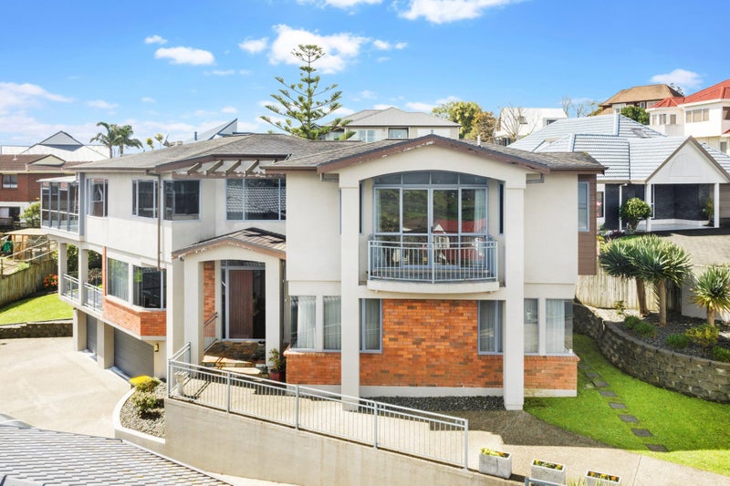 11 McCahill Views, Botany Downs, Auckland - Carousel 1