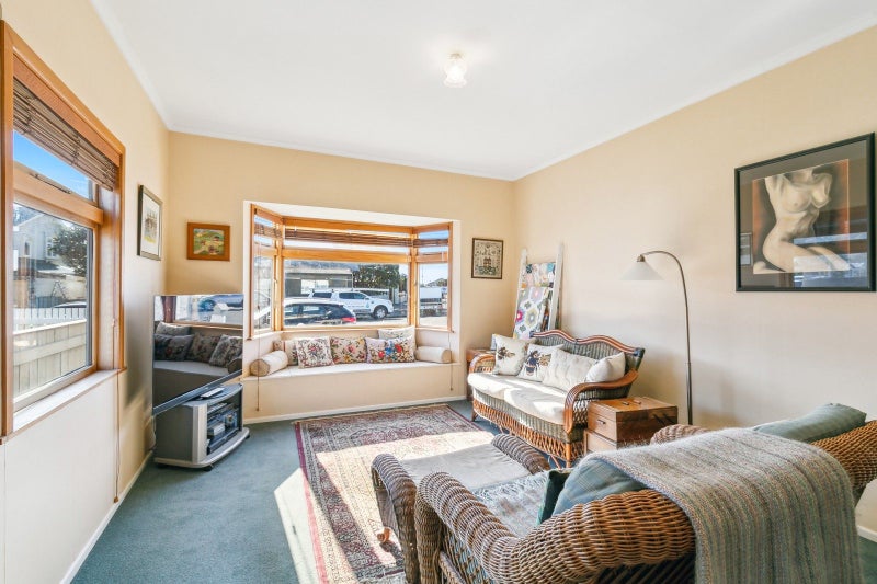 93 Apu Crescent, Lyall Bay, Wellington - Carousel 2
