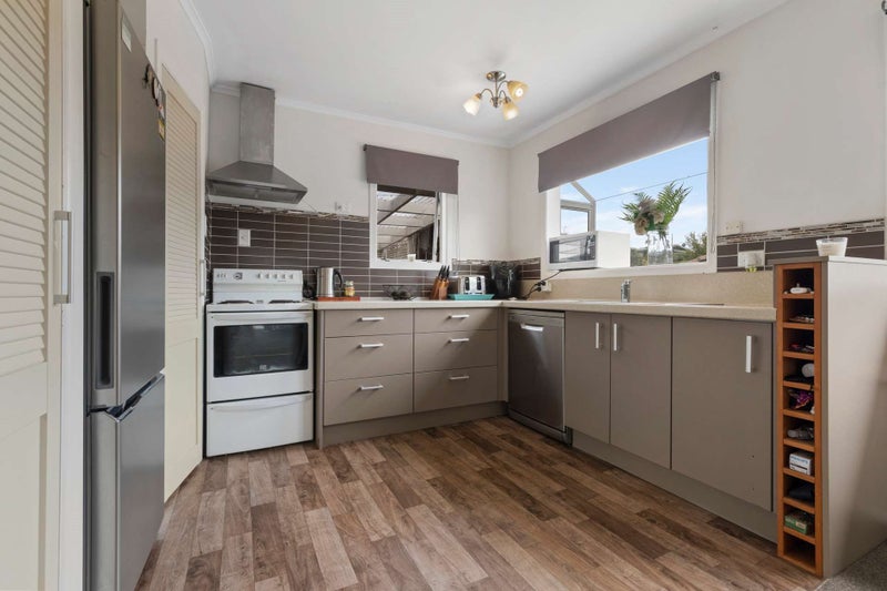 11 Manley Grove, Gate Pa, Tauranga - Carousel 2