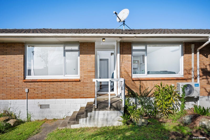 2/24A Vine Street, Mangere East, Auckland - Carousel 1