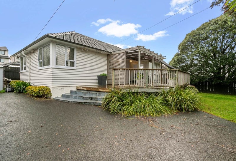 23 Anderson Avenue, Point England, Auckland - Carousel 2