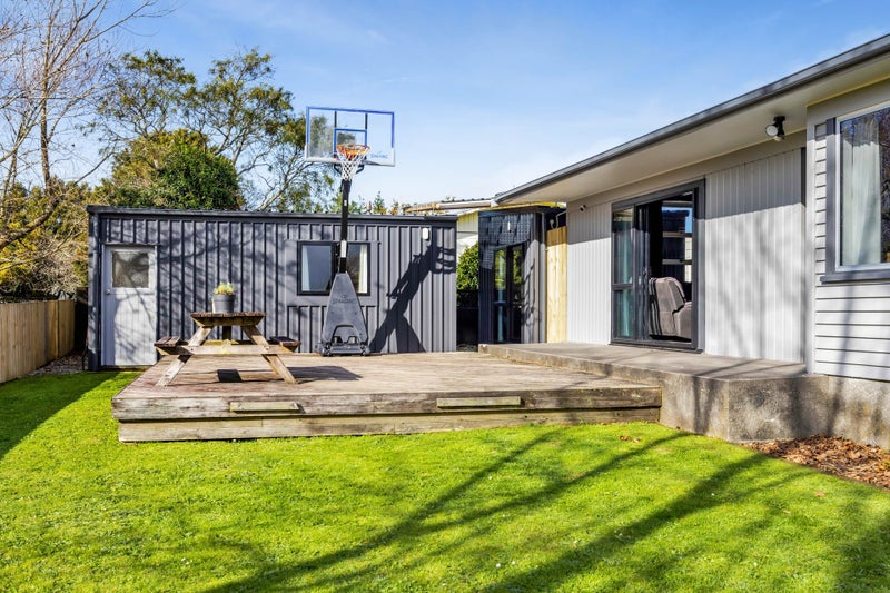 10 Karaka Street, Merrilands, New Plymouth - Carousel 2