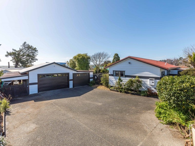 8 Harbour Crest Drive, Waiuku, Waiuku - Carousel 2
